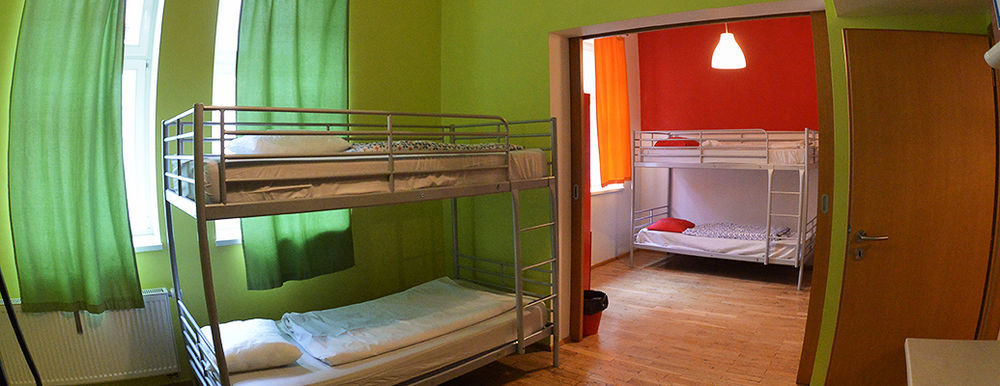 Hostel One Praga Esterno foto